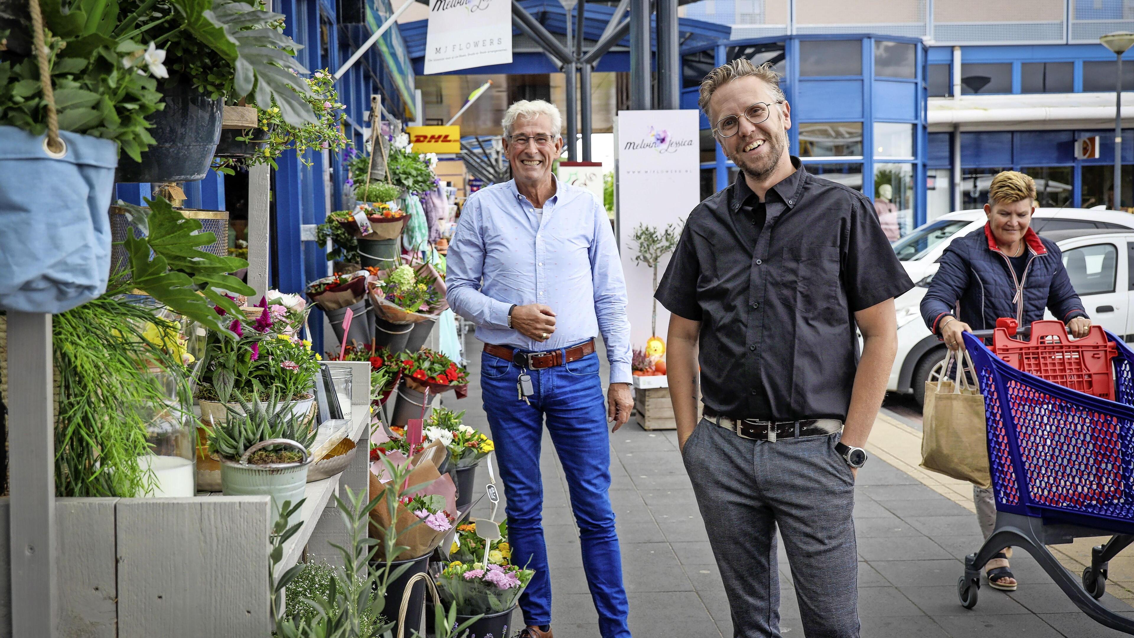 Jos Loos geeft stokje voorzitterschap winkeliersvereniging Vijverhof in De Goorn door: ’Waardig opvo